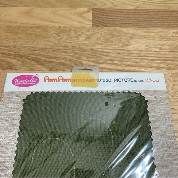 WonderArt Pom Pom Stitchery 10” x 20” 3D Embroidery NEW Craft Kit NWT Floral - Picture 4 of 4